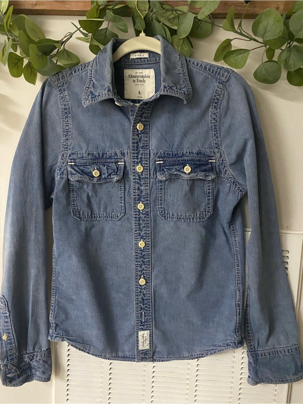 Abercrombie & Fitch Men's Faded Blue Denim Button-Down Shirt
